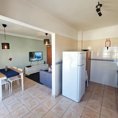 Holidays - Surf Pool With Tennis Court *