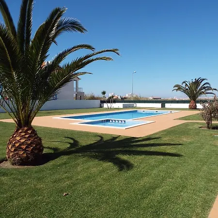 Holidays - Surf Pool With Tennis Court Baleal