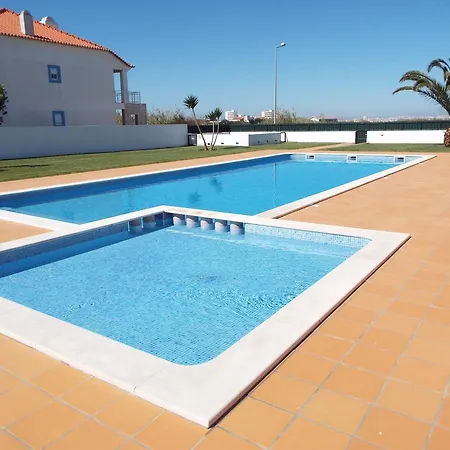 Holidays - Surf Pool With Tennis Court Baleal