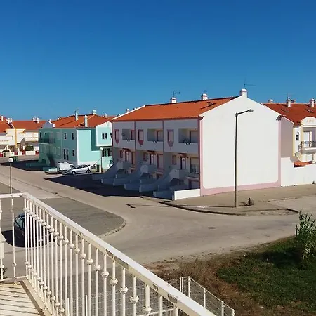 Holidays - Surf Pool With Tennis Court *