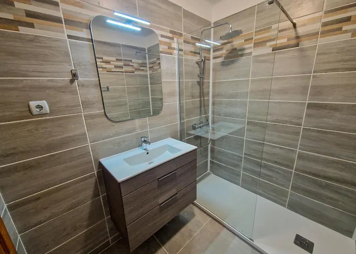 Holidays - Surf Pool With Tennis Court דירה בליאל