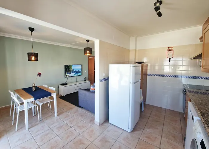 Holidays - Surf Pool With Tennis Court *