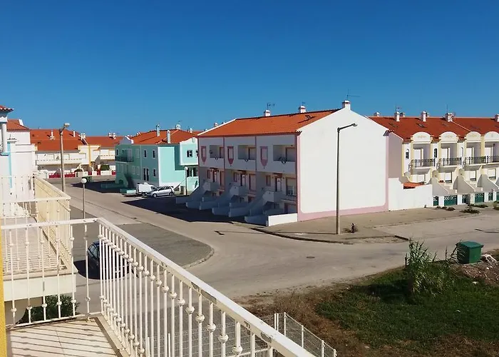 Holidays - Surf Pool With Tennis Court *