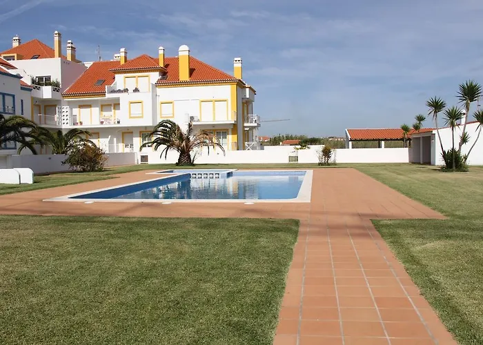 Holidays - Surf Pool With Tennis Court
