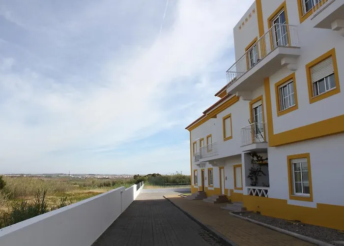 Holidays - Surf Pool With Tennis Court דירה בליאל